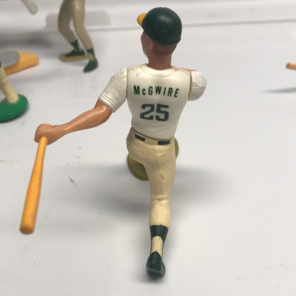 NBA, NFL and MLB Bundle of Figurine’s - Picture 11 of 14